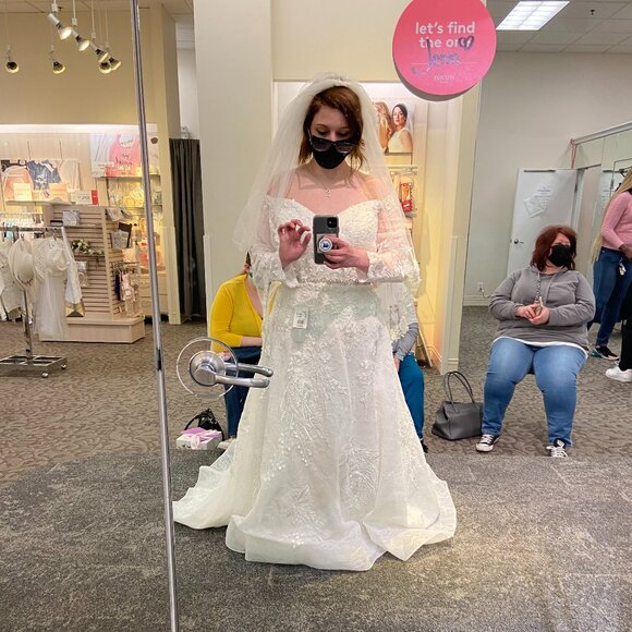Oleg Cassini Plus Size Wedding Gown - Picture 1 of 4